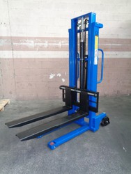 Empilhador manual levanta 2500mm - 1000kg 16001