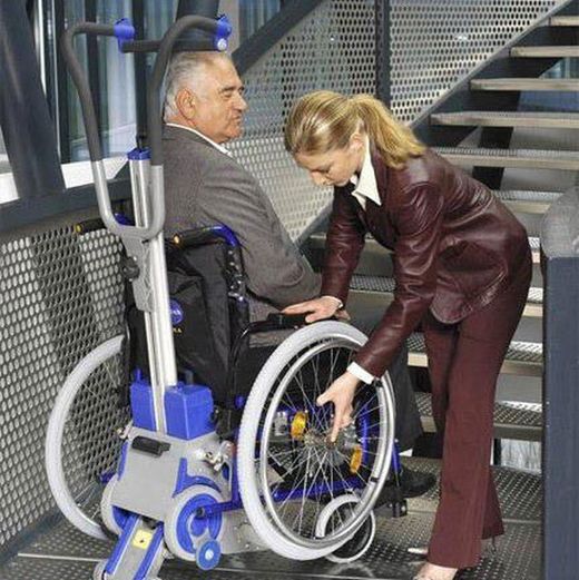 LIFTKAR 5 dispositivo para subir escadas + cadeira de rodas especial adaptada