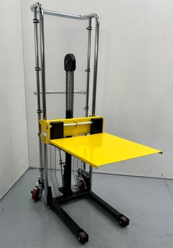Empilhador elétrico 400 KGS. em 1500 mm 10562