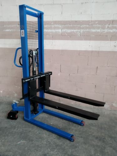 Empilhador manual 1000 kg a 1600 mm 16000