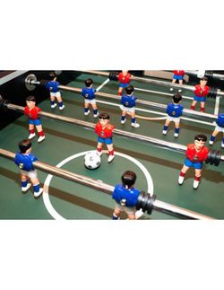 Table de jeu de baby-foot en argent avec joueurs jambes écartées 139X73X87