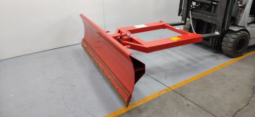 Pelle traînante avec caoutchouc 12058